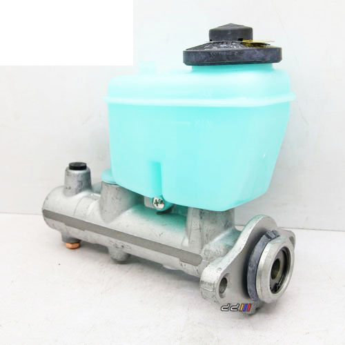 Brake Master Cylinder For RHD TOYOTA LandCruiser Prado RZJ95 VZJ95 VDJ95 w/ ABS