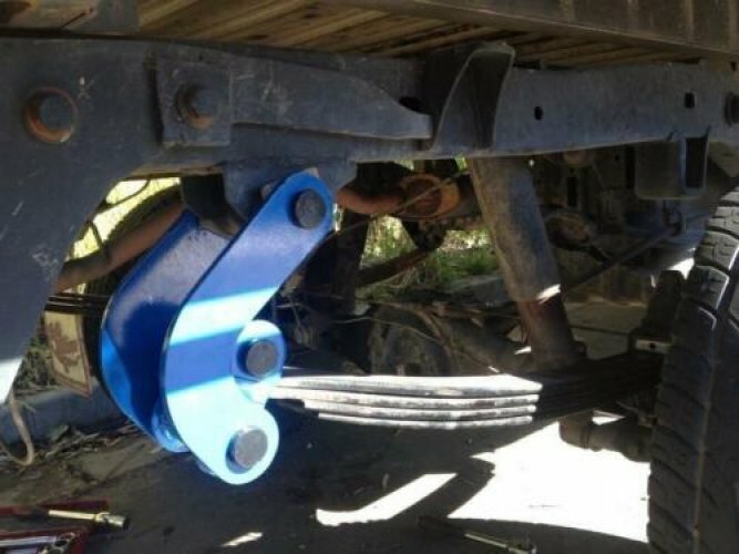 Add 2" Height Rear Leaf Spring Shackles For Nissan Navara/Frontier D40 R51 05