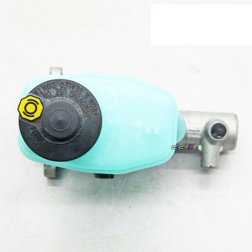Brake Master Cylinder For RHD TOYOTA LandCruiser Prado RZJ95 VZJ95 VDJ95 w/ ABS